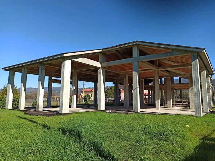 Casa con 12 locali in vendita in Castelnuovo Magra