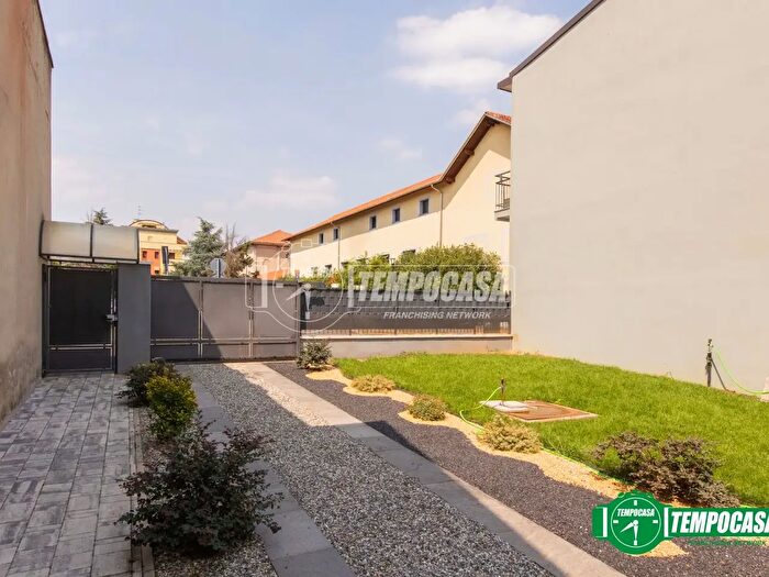 Appartamento con 6 locali in vendita in Via Goito, Busto Arsizio