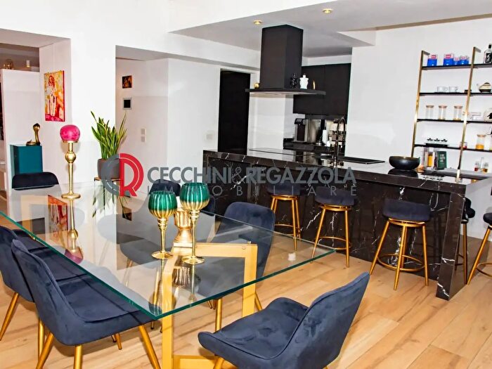 Appartamento quadrilocale in vendita in Via Santo Garovaglio, Como