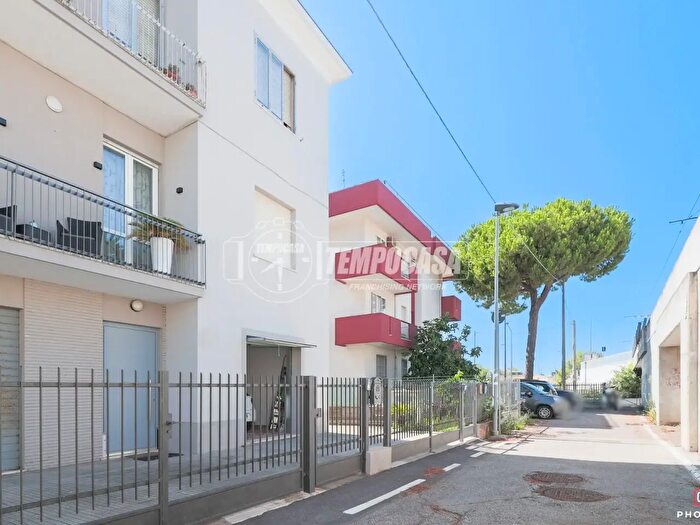Appartamento trilocale in vendita in Via Francesco Bacone, Rimini