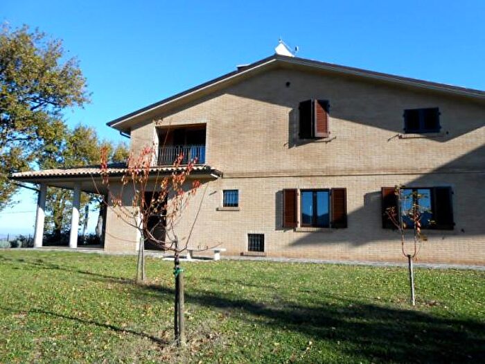 Casa con 6 locali in vendita in Mergo Cesare Battisti, Mergo