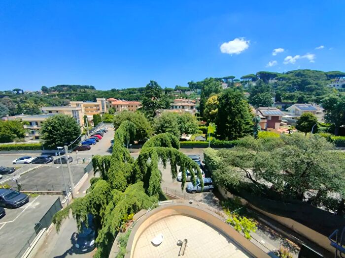 Appartamento quadrilocale in vendita in Via XXV Luglio, Grottaferrata