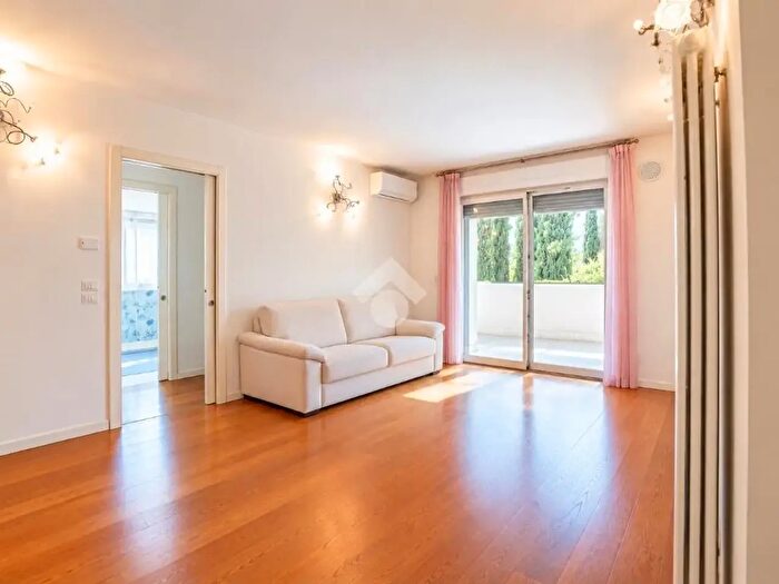 Appartamento trilocale in vendita in Via San Sisto, Arco