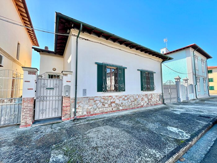 Casa con 8 locali in vendita in Via dellOrdine di Santo Stefano, Pisa
