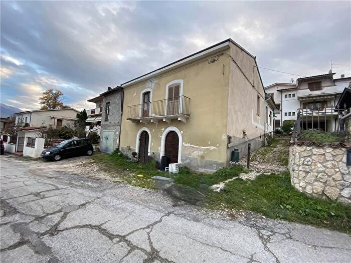 Casa trilocale in vendita in Sulmona
