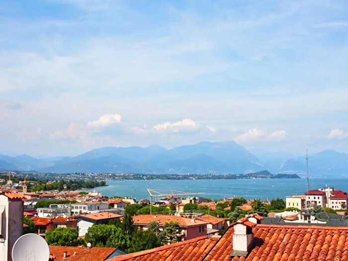 Appartamento con 5 locali in vendita in Via Villa del Sole, Desenzano Del Garda
