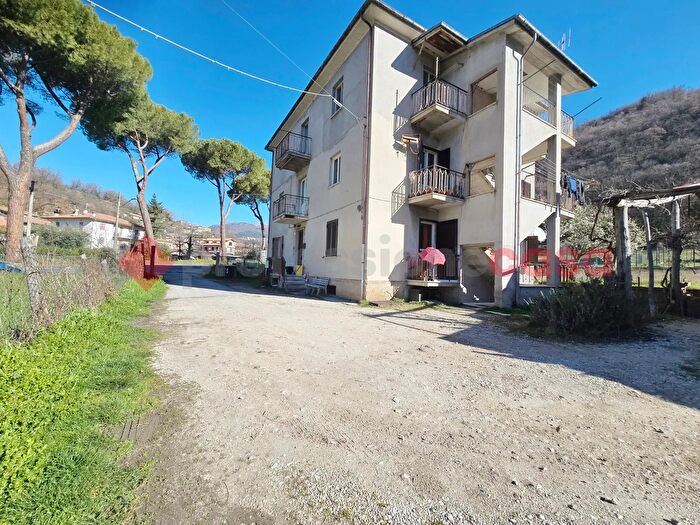 Appartamento con 6 locali in vendita in Via degli Appennini, Rieti