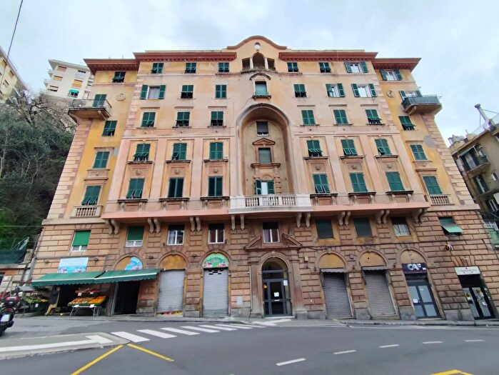 Appartamento trilocale in vendita in Via Venezia, Genova