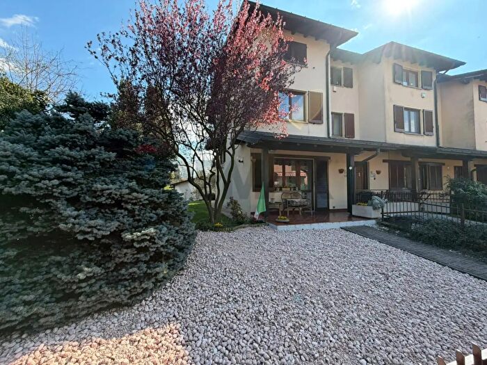 Casa con 5 locali in vendita in Vicolo SantAlessandro, Arcisate