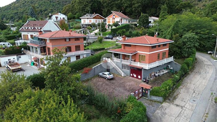 Casa con 9 locali in vendita in Via Fiano, Givoletto