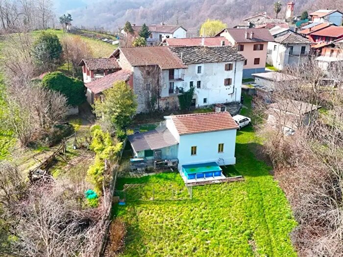 Casa con 6 locali in vendita in Borgata Mollar dei Franchi, Giaveno