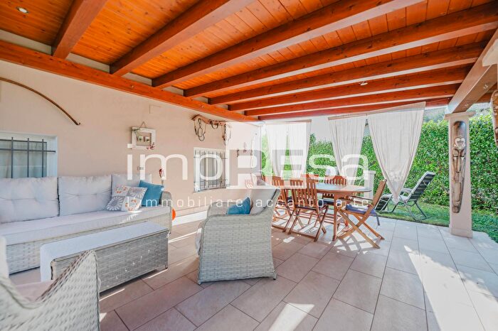 Casa con 6 locali in vendita in Via della Resistenza, Paese