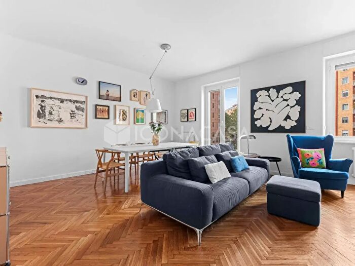 Appartamento trilocale in vendita in Viale Andrea Doria, Milano