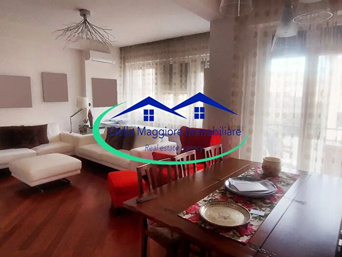 Appartamento con 7 locali in vendita in Via Montebello, Livorno