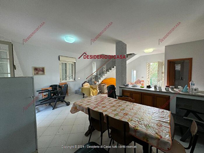 Casa con 7 locali in vendita in Altavilla Milicia