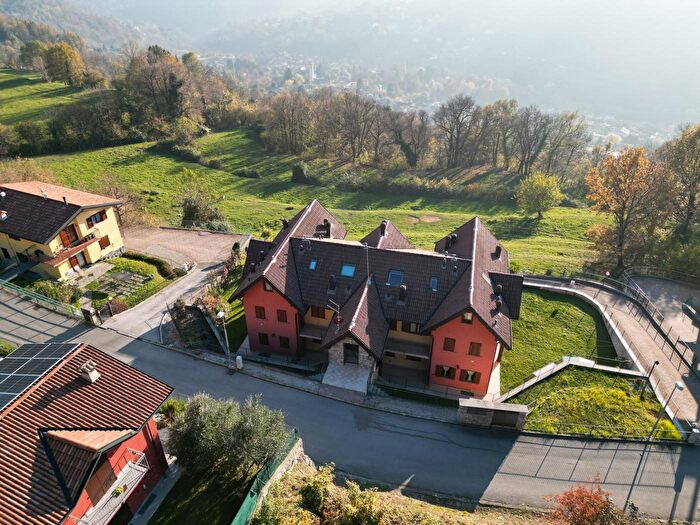 Appartamento trilocale in vendita in Via San Fedele, Blessagno