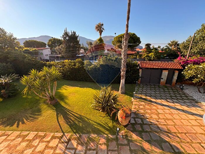 Appartamento trilocale in affitto in Viale Venere a, Palermo