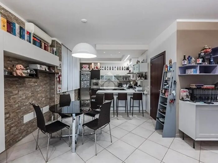 Appartamento con 5 locali in vendita in Via Ramenghi, Bologna