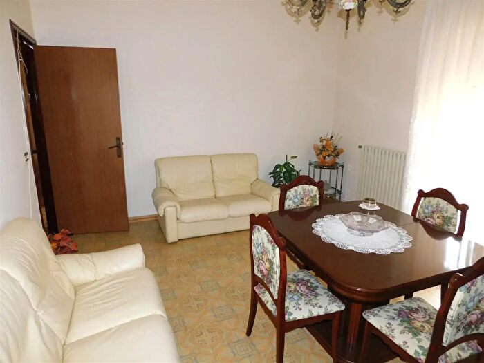 Appartamento con 6 locali in vendita in Via del Salice, Ragusa