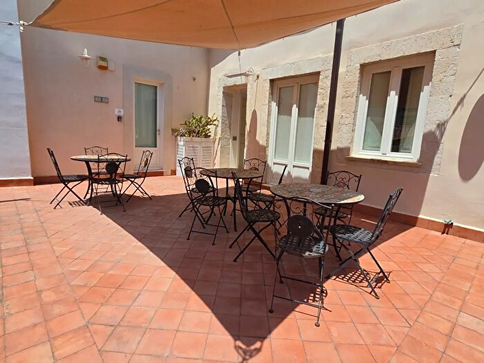 Appartamento con 5 locali in vendita in Via della Amalfitania, Siracusa