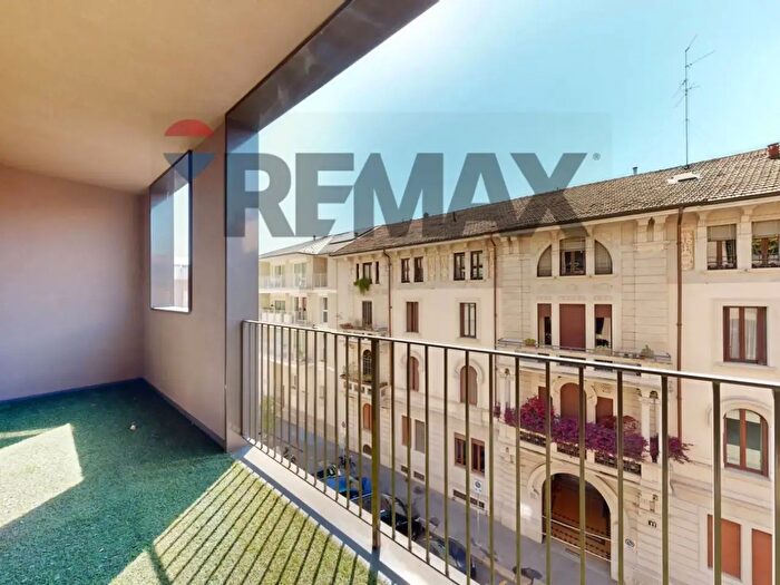 Appartamento trilocale in affitto in Via Aleardo Aleardi, Milano