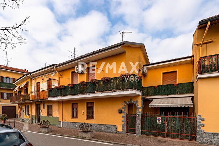 Appartamento quadrilocale in vendita in Via Stelvio, Garbagnate Milanese