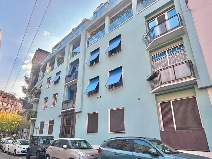 Appartamento trilocale in vendita in Via Bullona, Milano