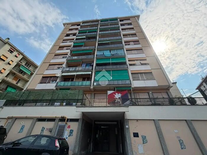 Appartamento trilocale in vendita in Via San Felice, Genova
