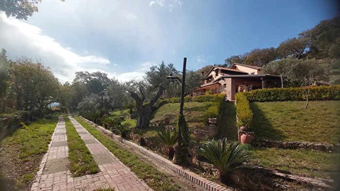 Casa con 6 locali in vendita in Contrada Piterna, Siderno