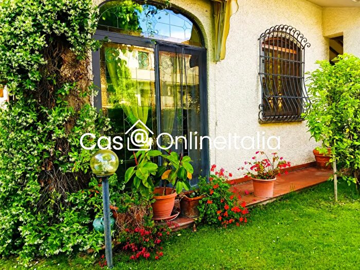 Casa con 6 locali in vendita in Via delle Stelle, Viareggio