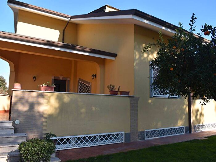 Appartamento con 5 locali in affitto in Via Alessandro Stradella, Infernetto, Roma