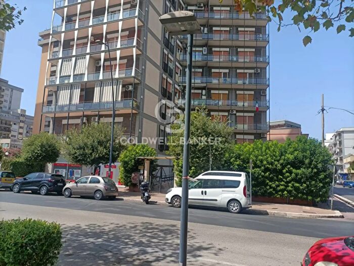 Appartamento con 6 locali in vendita in Viale Magna Grecia, Taranto