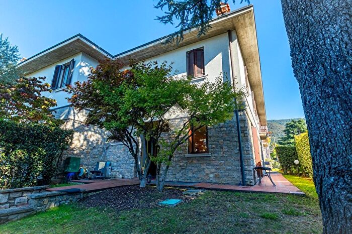 Casa quadrilocale in vendita in Via Lazzaretto, Brescia