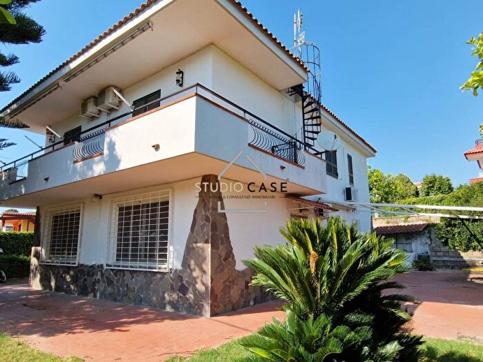 Casa con 6 locali in affitto in Via Monte Nuovo Licola Patria, Monterusciello, Pozzuoli