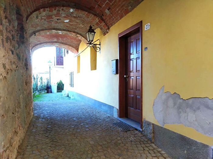 Casa con 6 locali in vendita in Aglie
