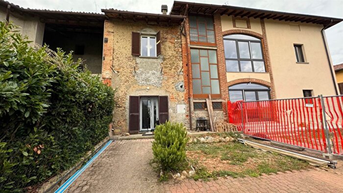 Casa con 5 locali in vendita in Via E T Moneta, Missaglia