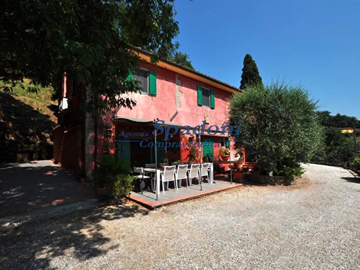 Casa con 10 locali in vendita in Buggiano