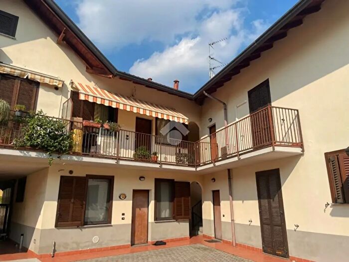 Appartamento trilocale in vendita in Via Parco, Cardano Al Campo