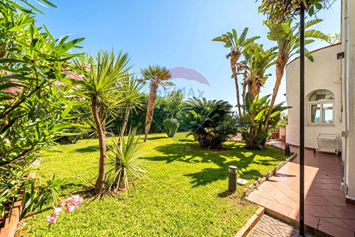 Casa con 9 locali in vendita in Lungomare Cristoforo Colombo, Palermo