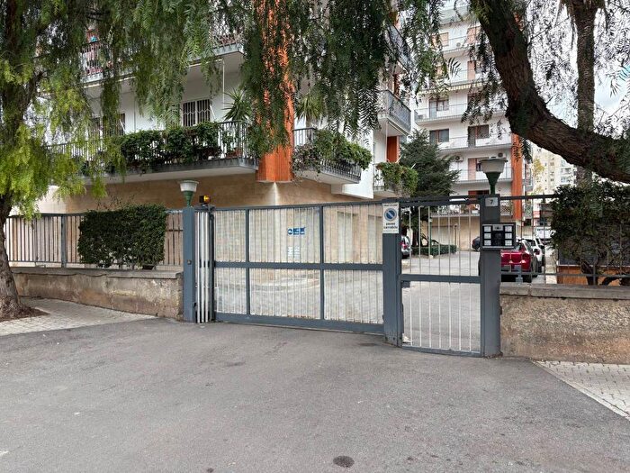 Appartamento con 5 locali in affitto in Viale Francia, Strasburgo Belgio, Palermo