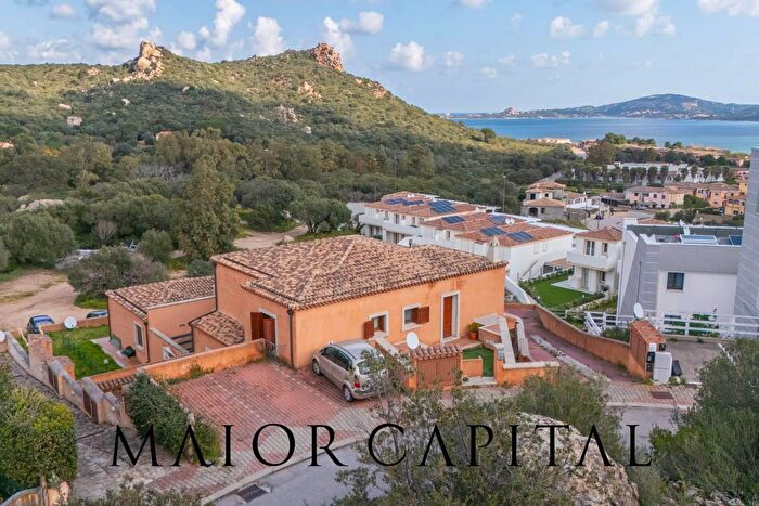 Appartamento trilocale in vendita in Via Le Maree, Arzachena