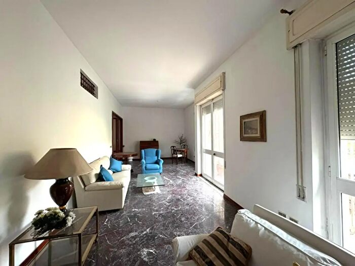 Appartamento con 6 locali in vendita in Ale Eugenio Chies, Massa