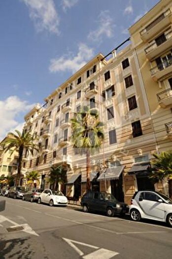 Appartamento con 6 locali in vendita in Alassio