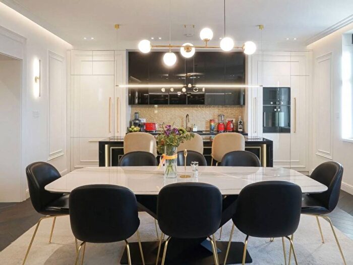 Appartamento bilocale in affitto in San Babila, Milano