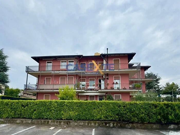 Appartamento trilocale in vendita in Via Como, Sirmione