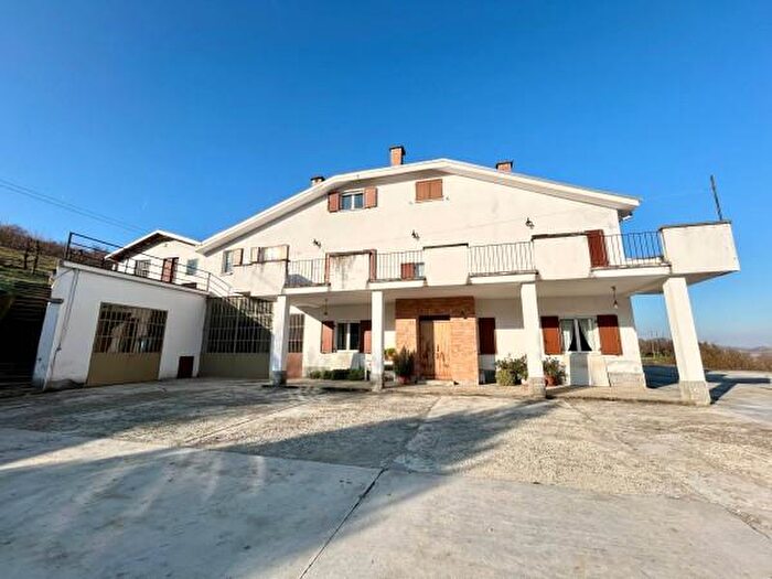 Appartamento con 6 locali in vendita in Via Bergamo, Acqui Terme