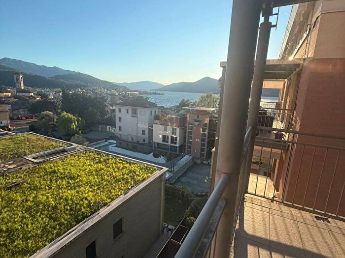 Appartamento trilocale in affitto in Piazza San Francesco, Centro, Luino