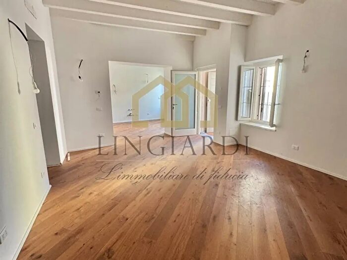 Appartamento trilocale in vendita in Piazza Mercato, Lodi