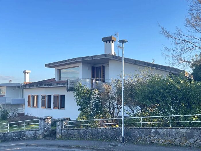 Casa con 8 locali in vendita in Figline e Incisa Valdarno