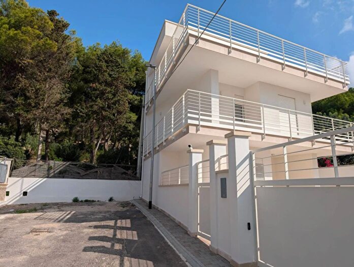 Casa quadrilocale in vendita in Via dei Glicini Nardo, Nardo